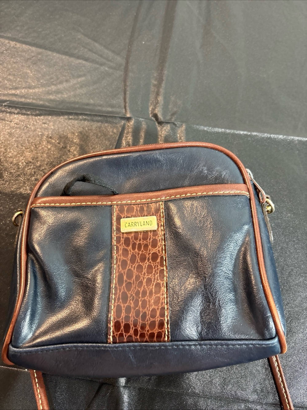 Carryland Vintage Navy and Brown Leather Crossbody  9/13